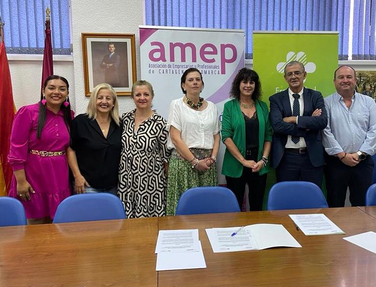 Foto_de_grupo_de_los_asistentes_a_la_firma_Fraternidad_Muprespa