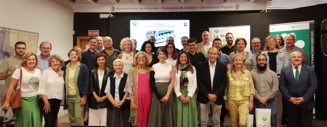 Foto_de_grupo_de_los_representantes_institucionales_y_los_de_las_empresas_ok
