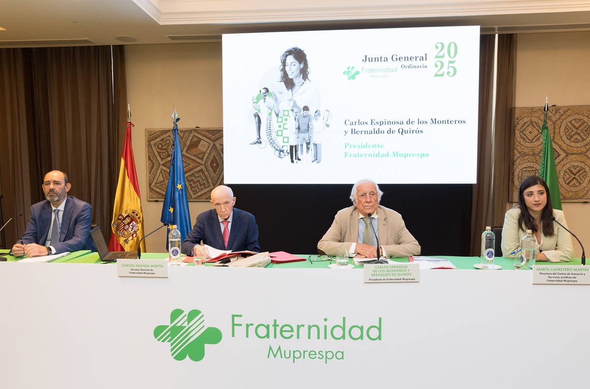 Fraternidad_Muprespa_Juan_Manuel_Ruiz_Santana__Carlos_Aranda__Carlos_Espinosa_de_los_Monteros_y_Marta_Carretero